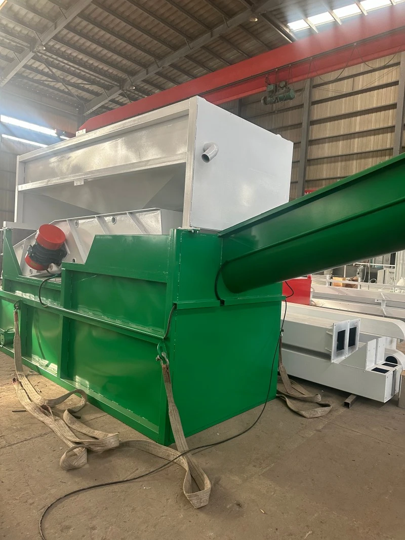 High-frequency vibrating dewatering screen working